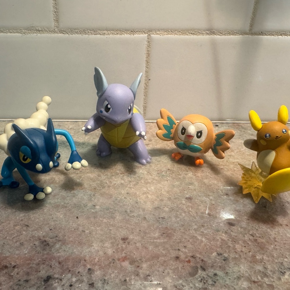 TOMY Pokémon Mini Figures Lot – Wartortle, Froakie, Rowlet, Rattata 2016